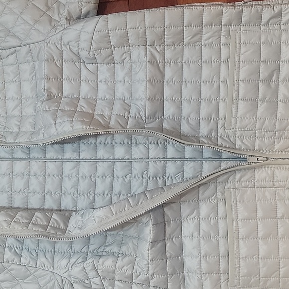 Athleta Grandview PrimaLoft Shell Jacket Coat - Small  Coast Gray - Picture 8 of 12